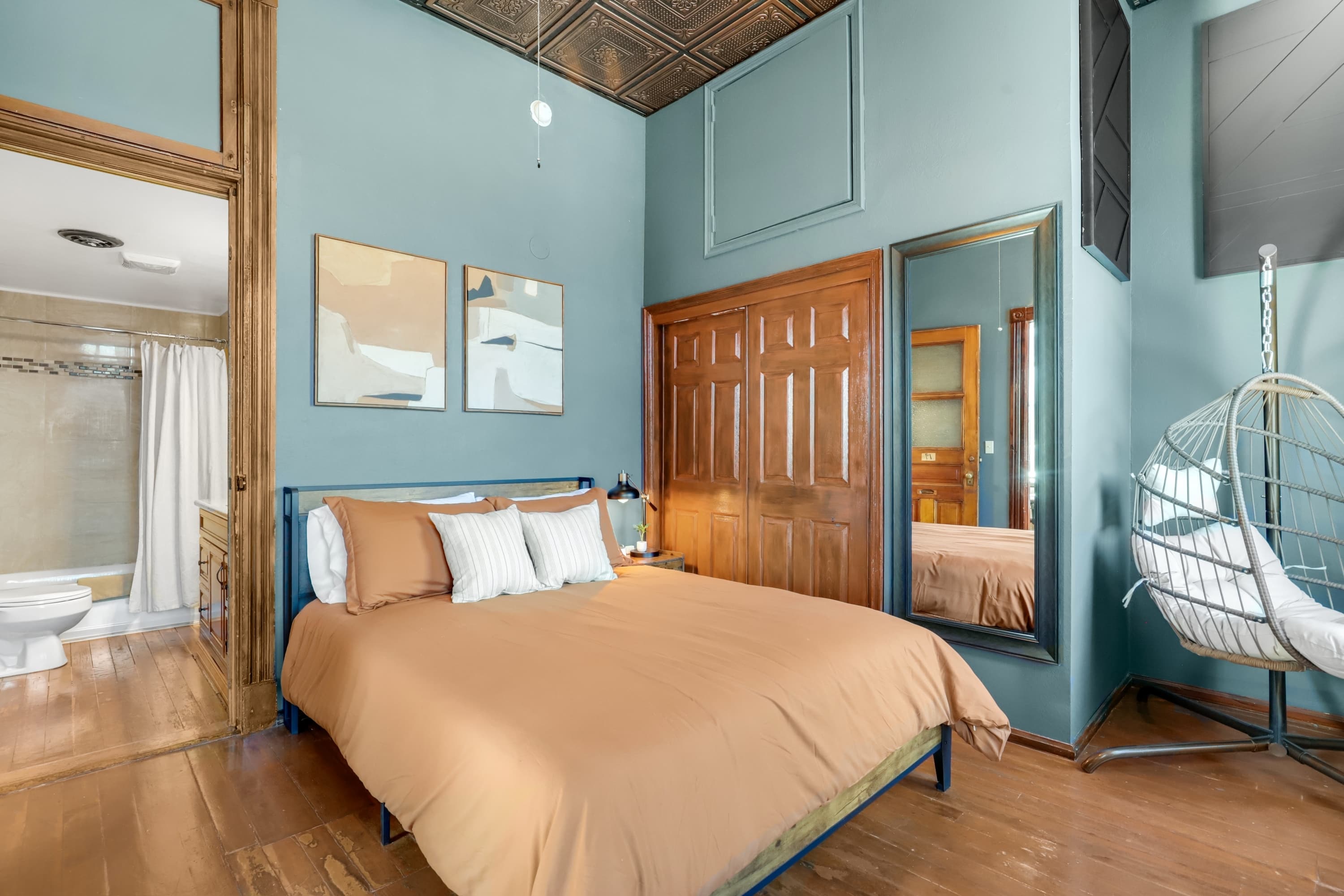 The Overlook bedroom in downtown Great Falls