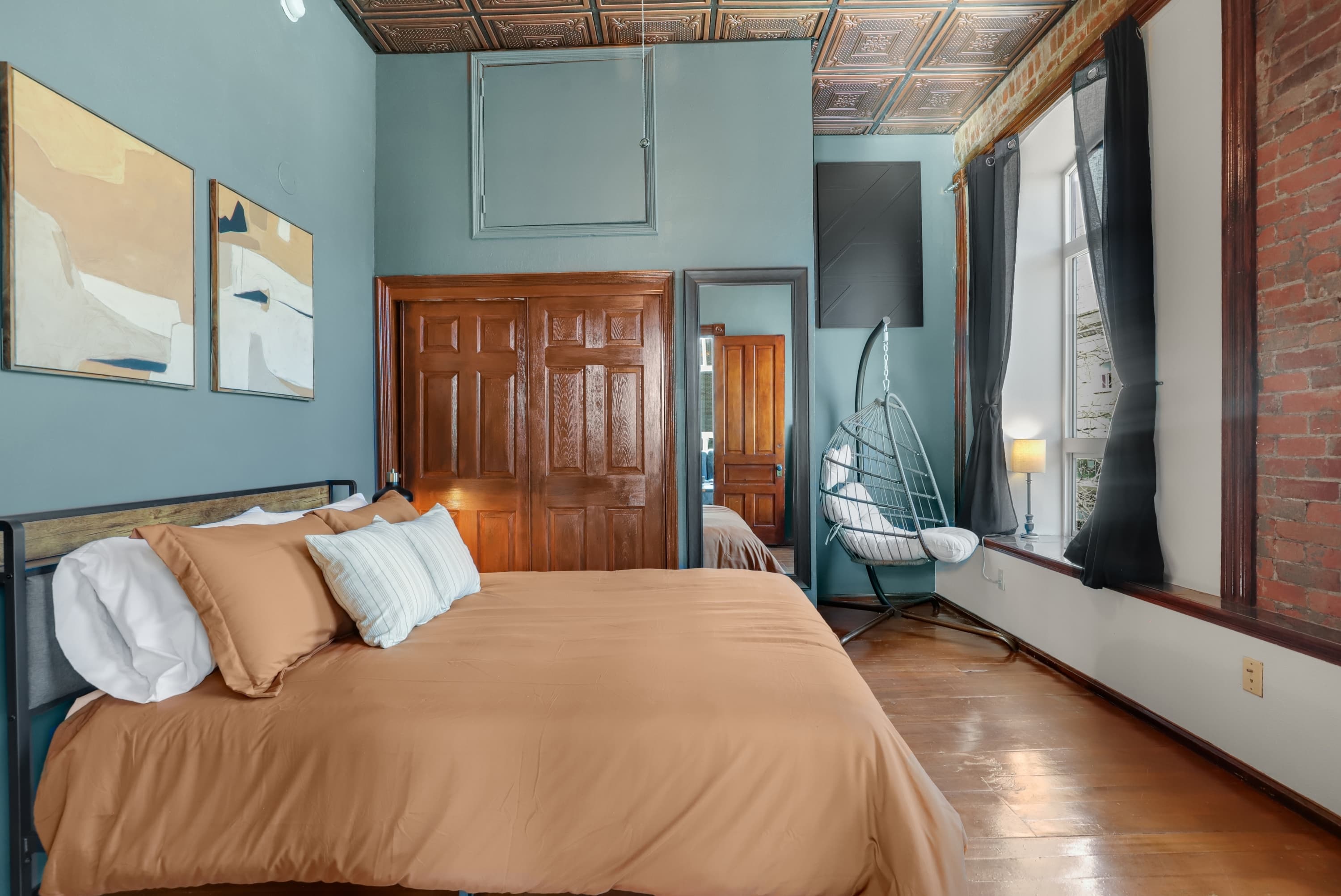 The Overlook bedroom in downtown Great Falls