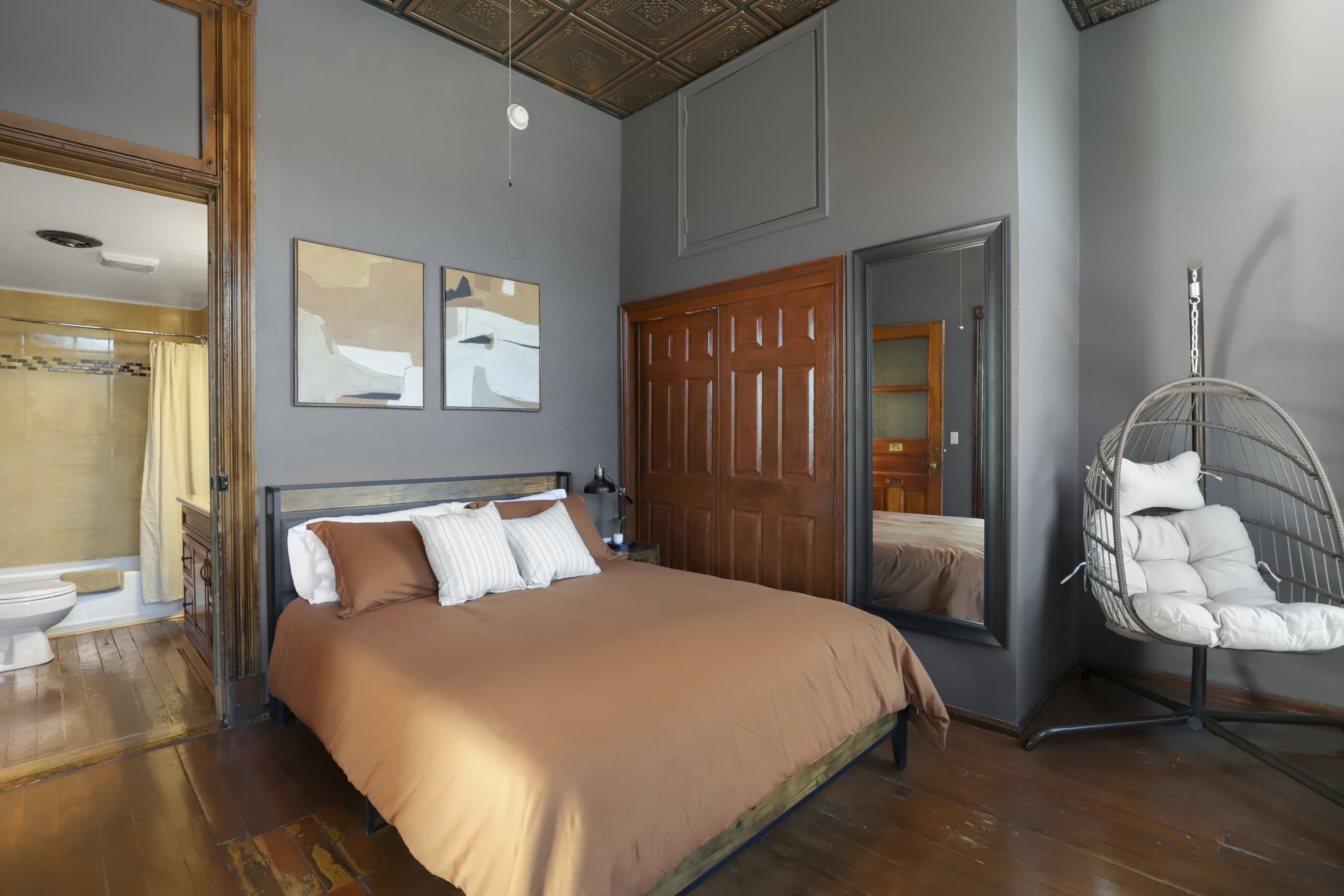The Overlook bedroom in downtown Great Falls