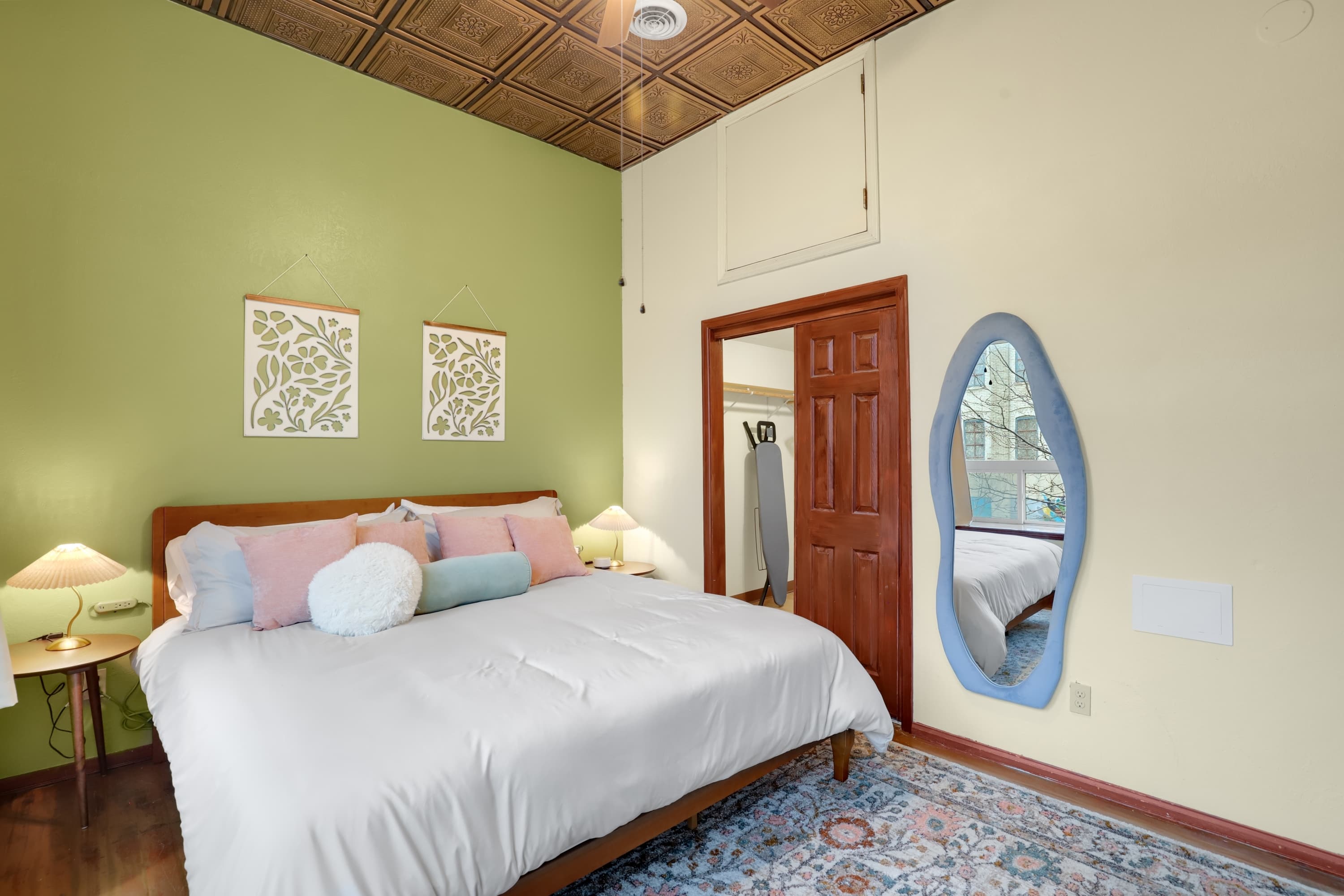 The Riverdale bedroom in downtown Great Falls