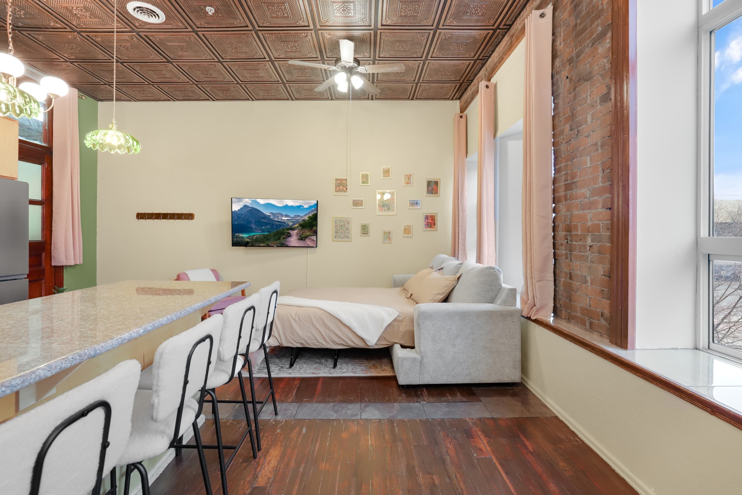 The Riverdale bedroom in downtown Great Falls